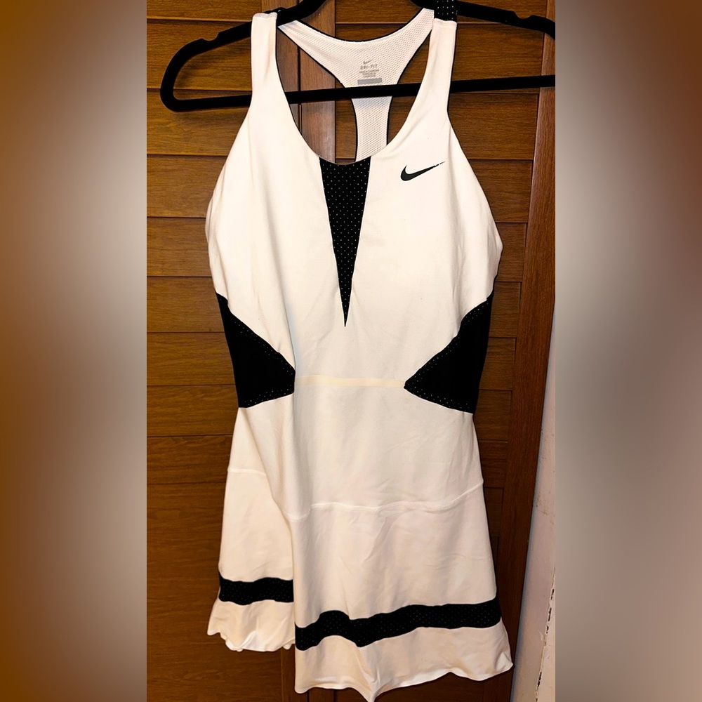 Nike Tennis Dress Medium size. Worn once excellent condition.